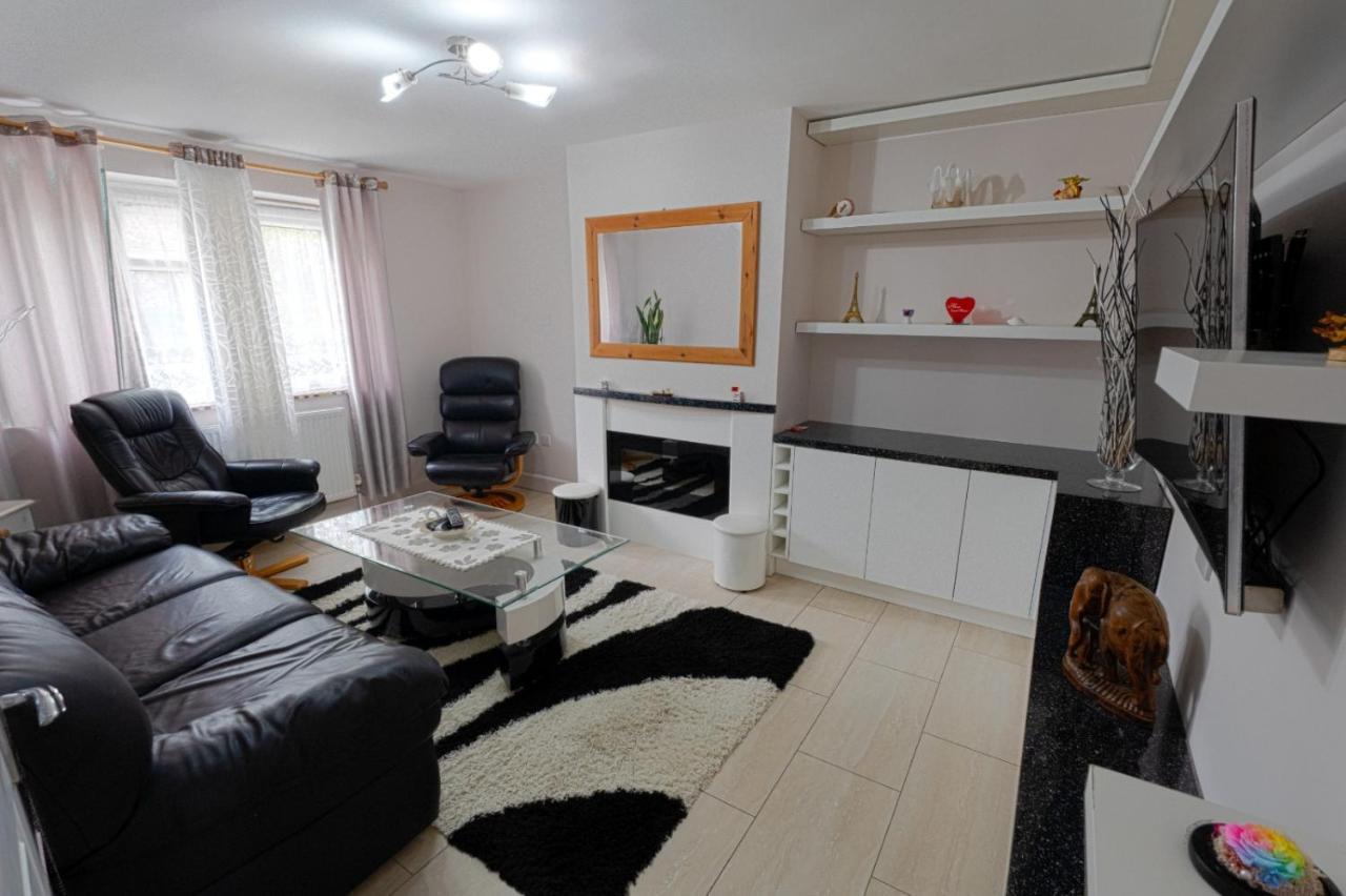 Immaculate 2-Bed Apartment In Isleworth By River エクステリア 写真