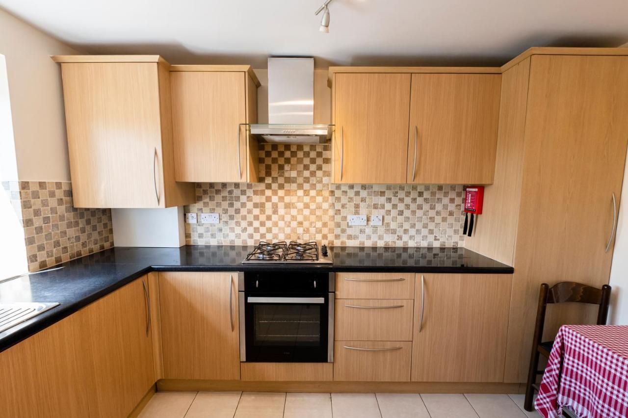 Immaculate 2-Bed Apartment In Isleworth By River エクステリア 写真